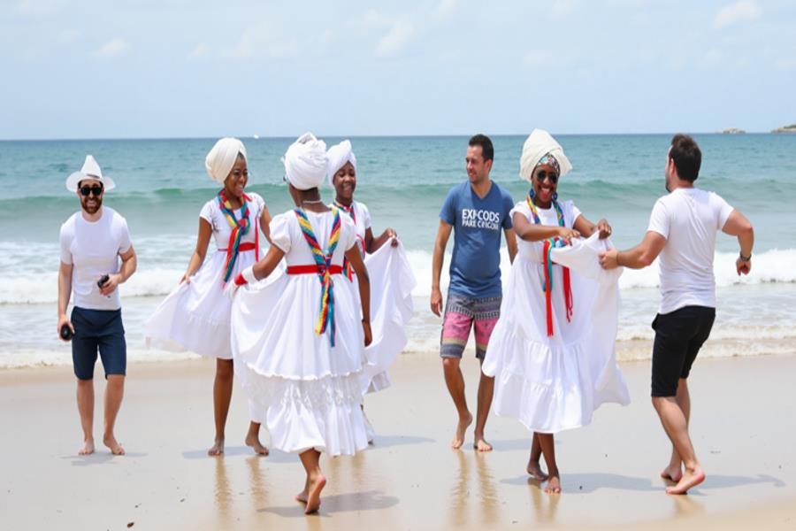 Palenqueras en la playa de Cartagena